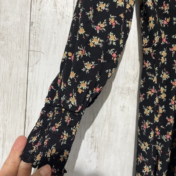 Wild Fable Black Floral Print Surplice Snap‎ Front Dress - Size M - Picture 3 of 7